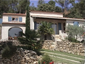 Notre tout premier échange, à Jouques-en-Provence, dans une magnifique villa avec piscine, tout proche du centre du village. 